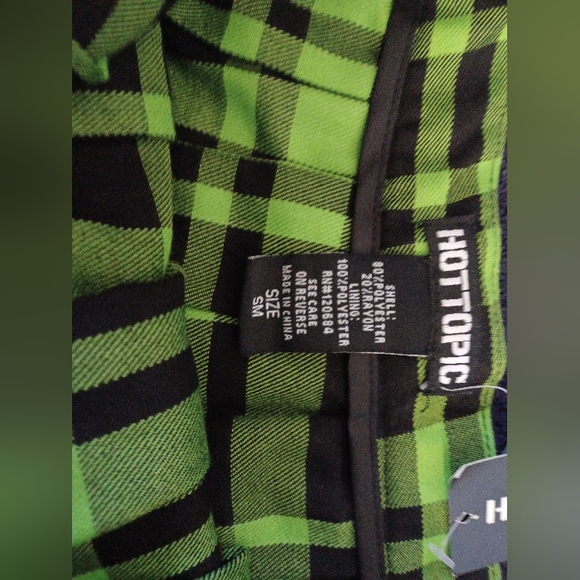 Hot Topic Green & Black Plaid Pleated Chain Skirt - Picture 3 of 3